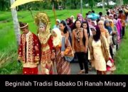 Babako babaki” is a traditional Minangkabau custom associated with wedding ceremonies.